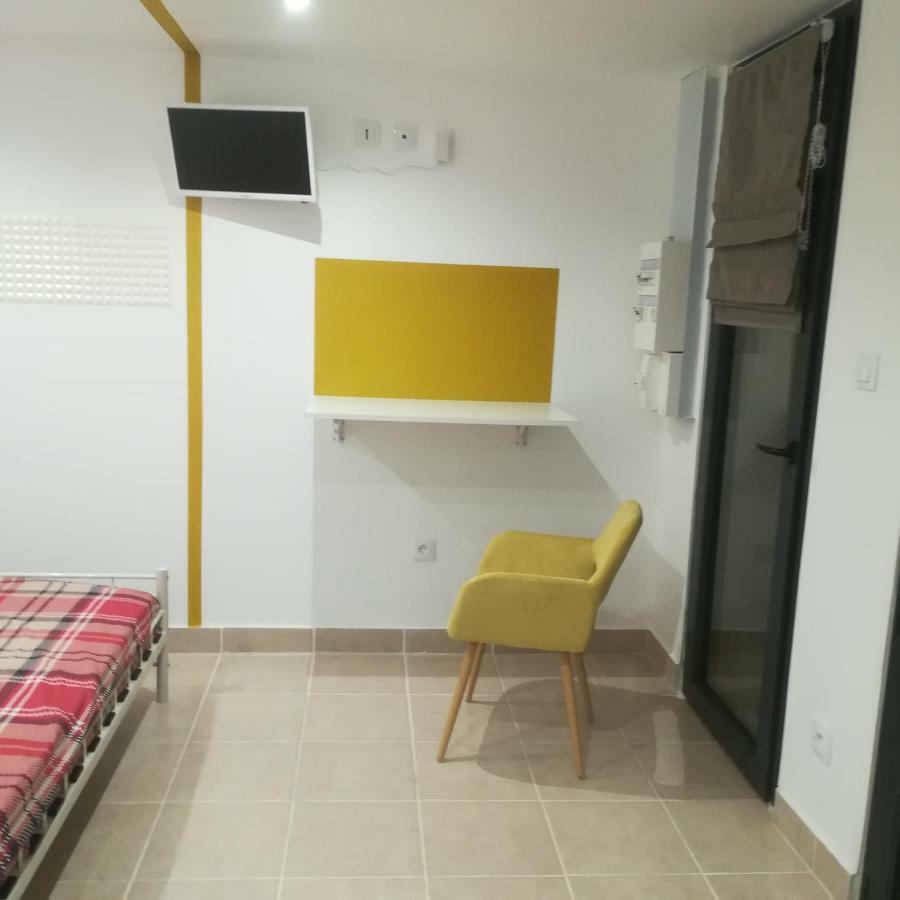 Studio Dependance Maison, 5 Mnt Gare & Tram Vénissieux Buitenkant foto